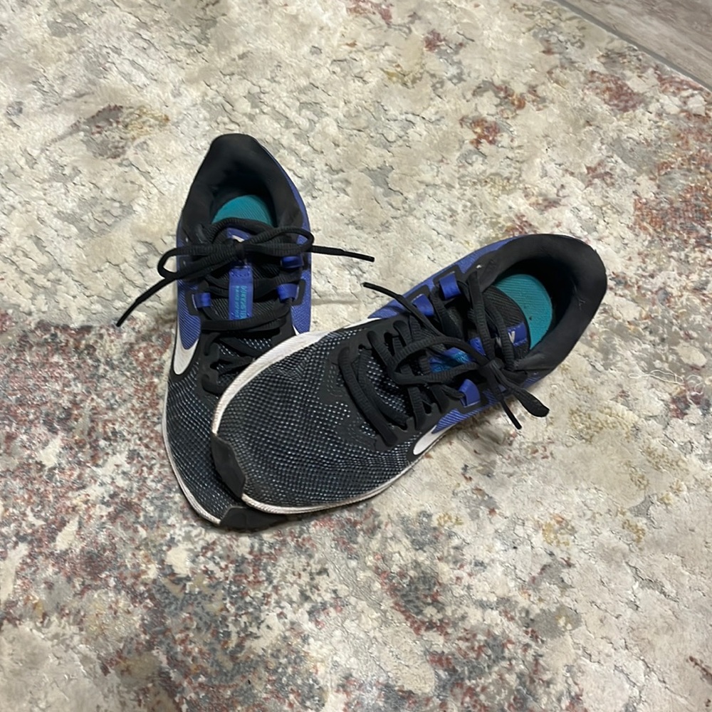 Awesome Black Nike sneakers with some white and hints of periwinkle